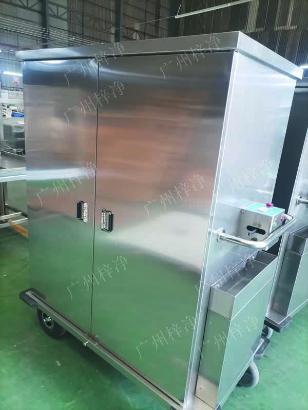 密閉式滅菌器械物品電動轉運車采用304拉絲不銹鋼板面板厚度：≥1.2mm,表面作拉絲亞光處理。